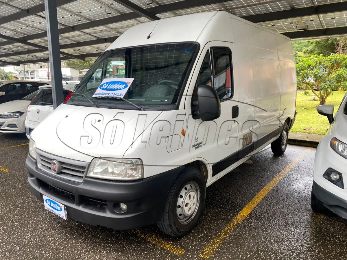 LOTE 001 - Utilitário / Furgão