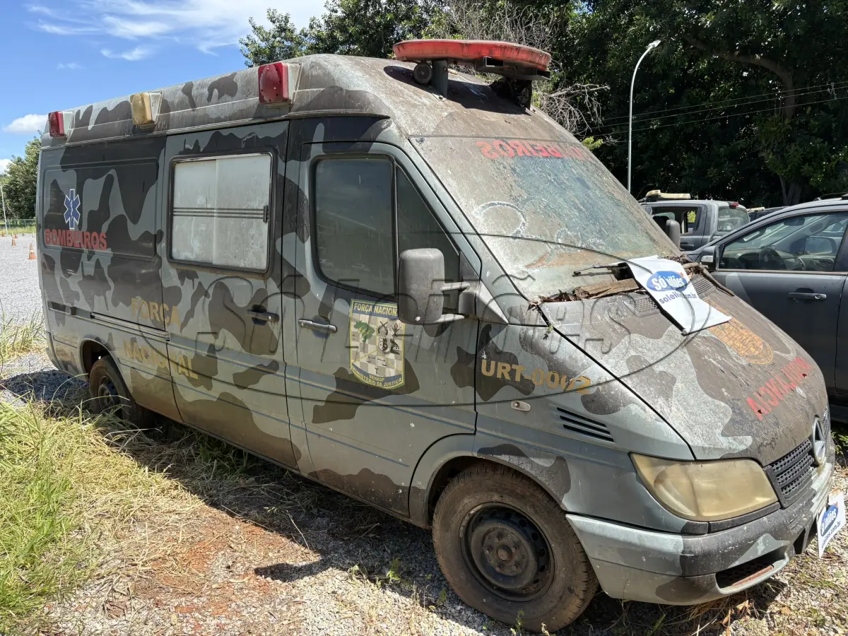 LOTE 032 - FURGÃO