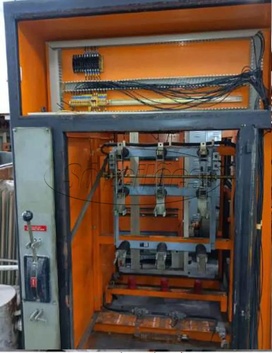 LOTE 009 - Quadros metálicos