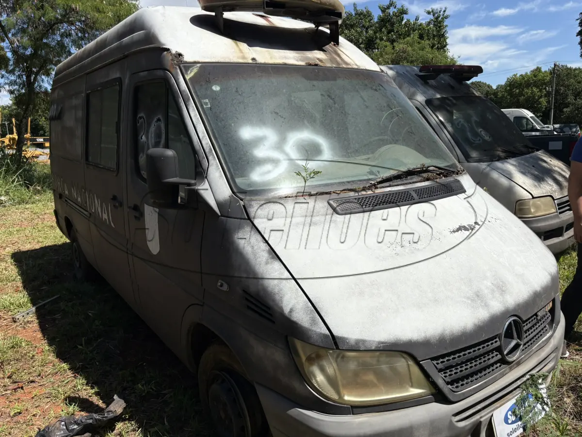 LOTE 030 - FURGÃO