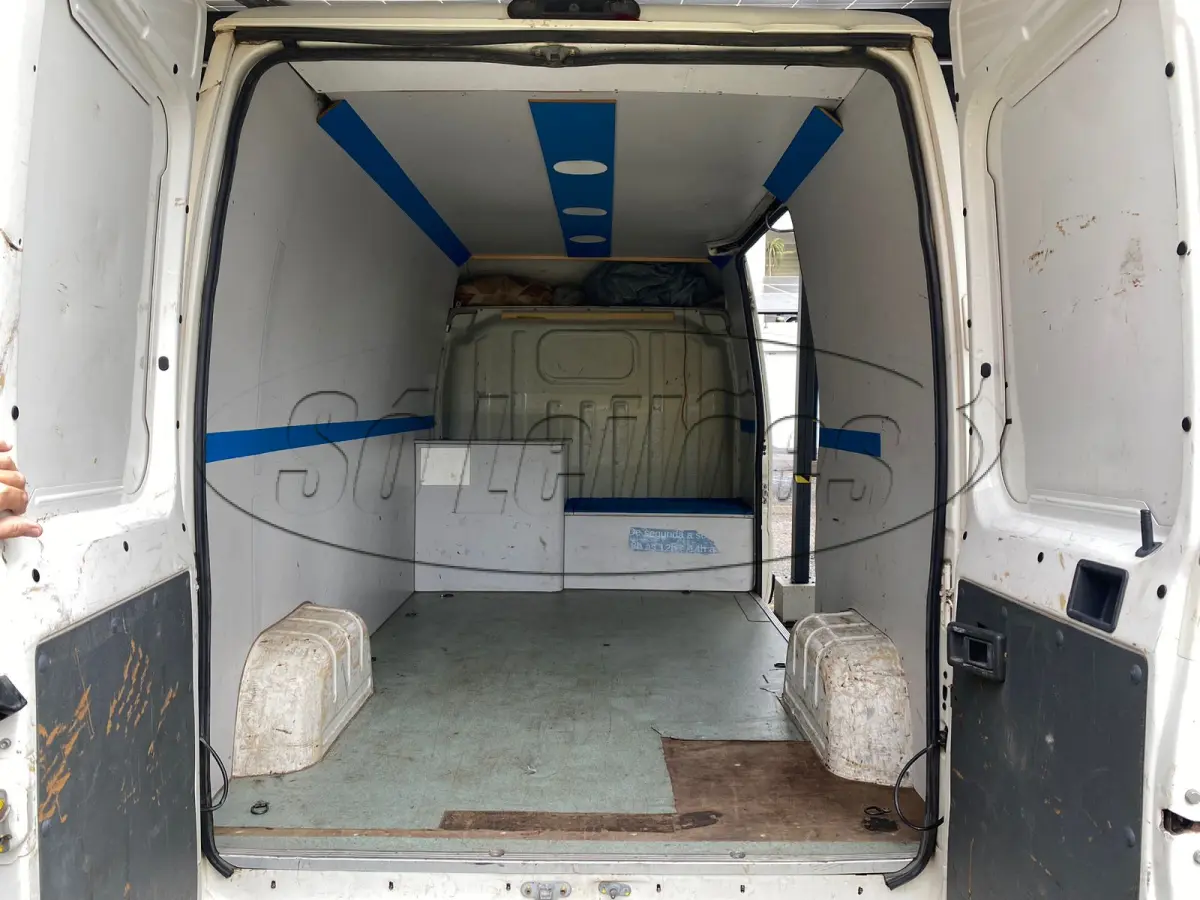 LOTE 001 - Utilitário / Furgão