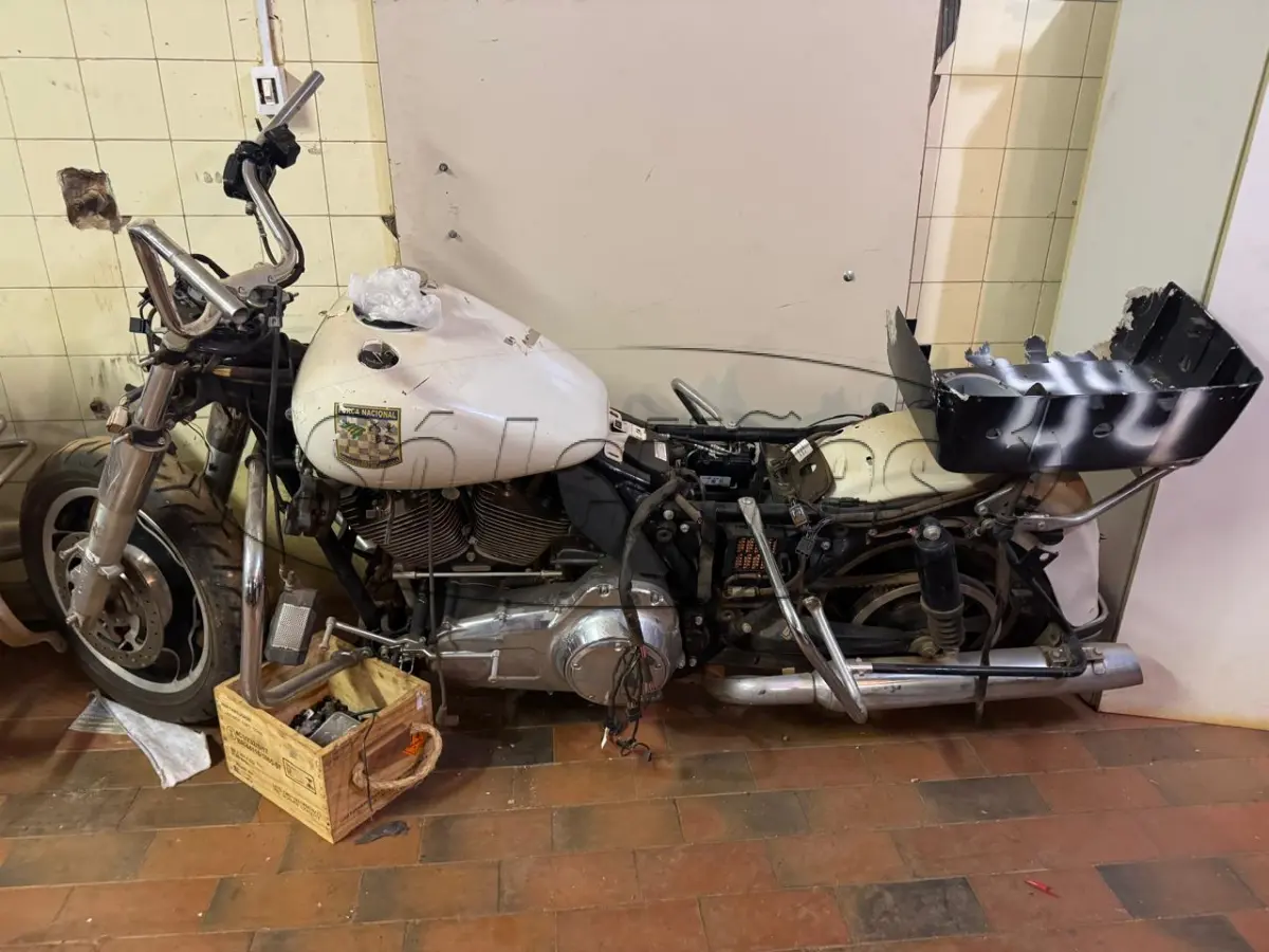 LOTE 044 - MOTOCICLETA