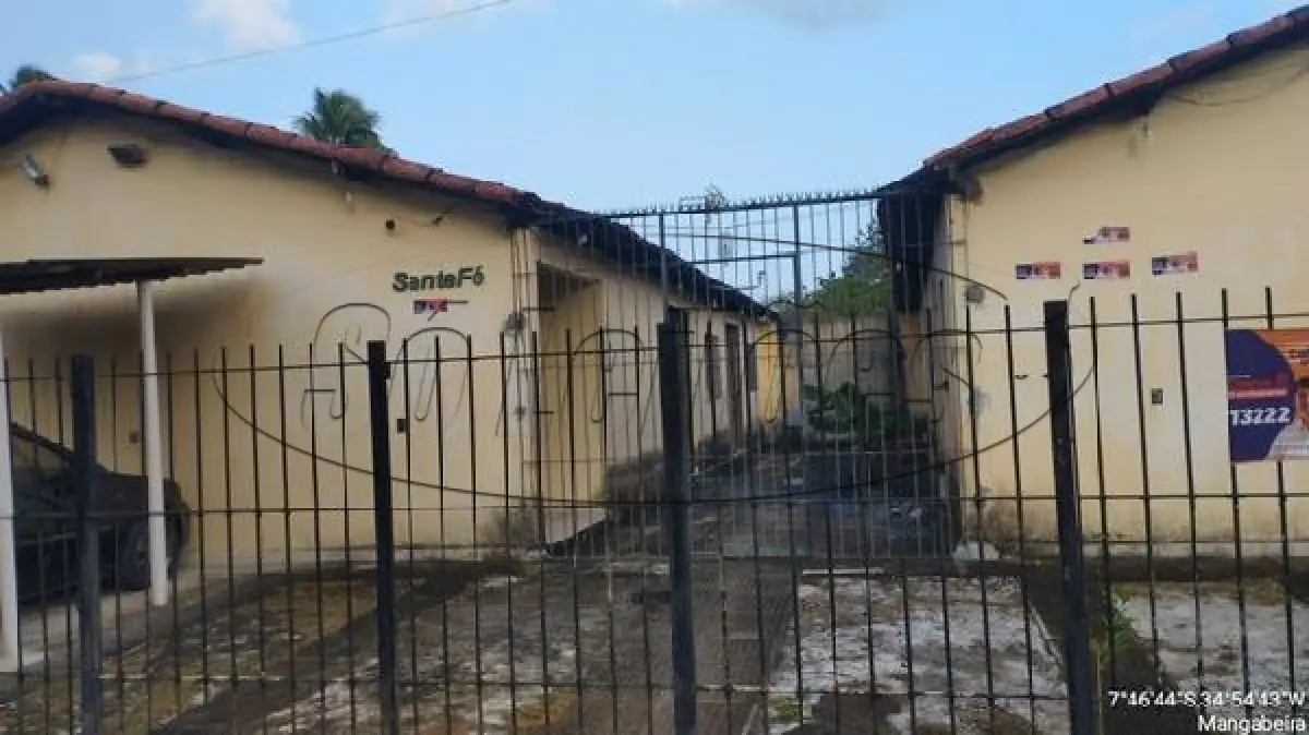 LOTE 214 - PE/TAPISSUMA/CASA