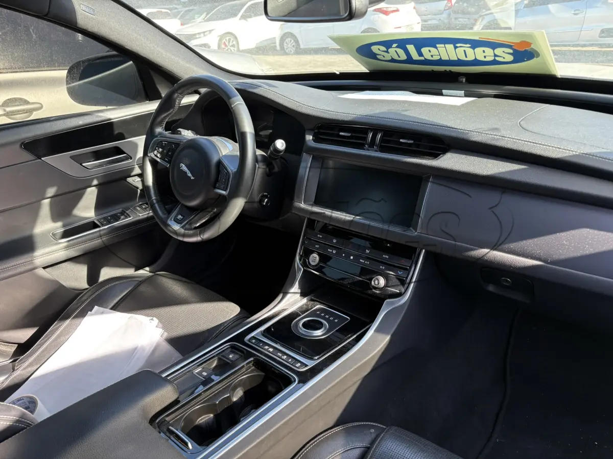 LOTE 002 - Automóvel