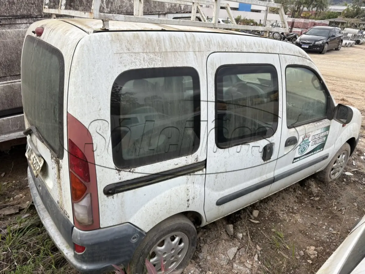 LOTE 003 - Van