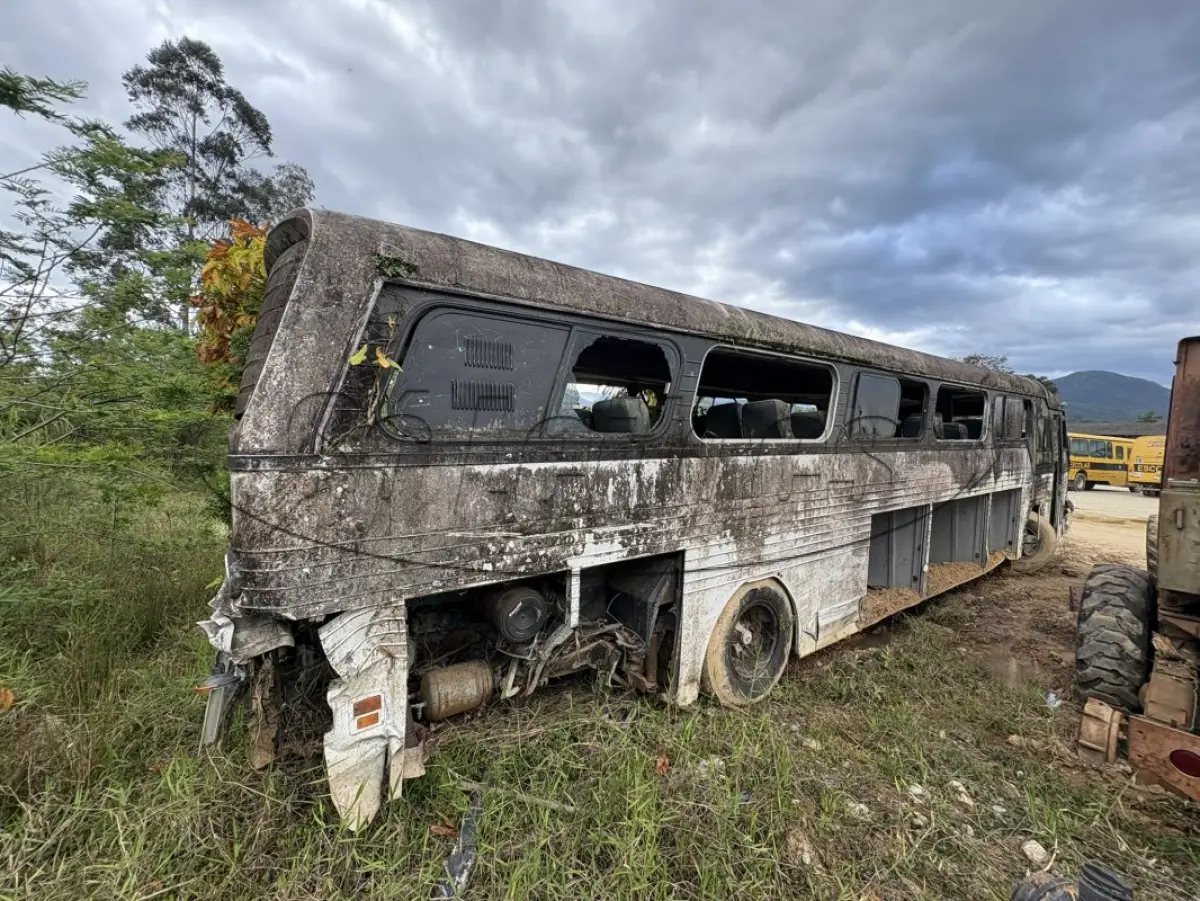 LOTE 015 - Sucata