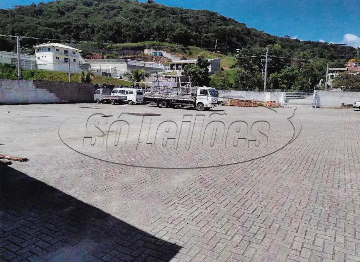 LOTE 001 - Terreno e Galpão