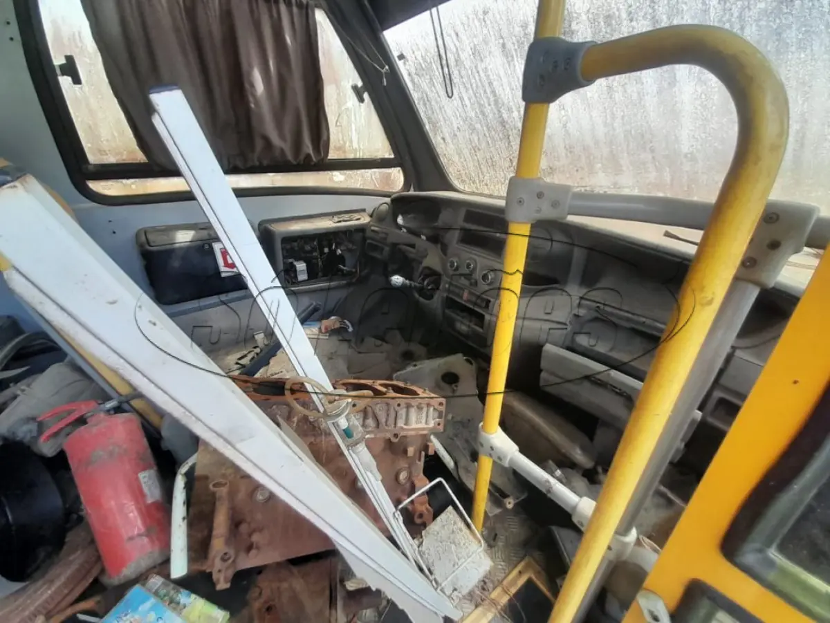 LOTE 001 - Ônibus Sucata Iveco