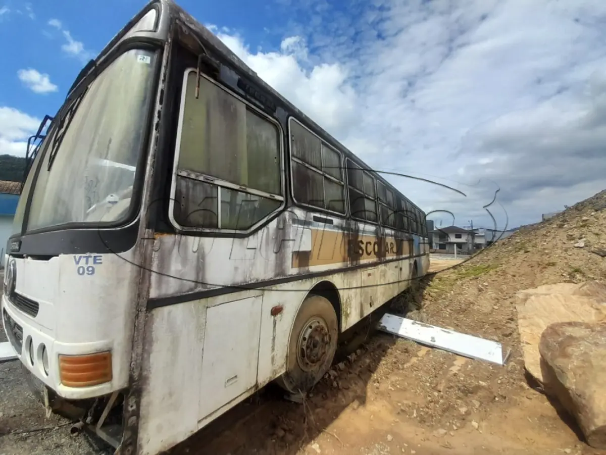 LOTE 007 - Ônibus Sucata VW
