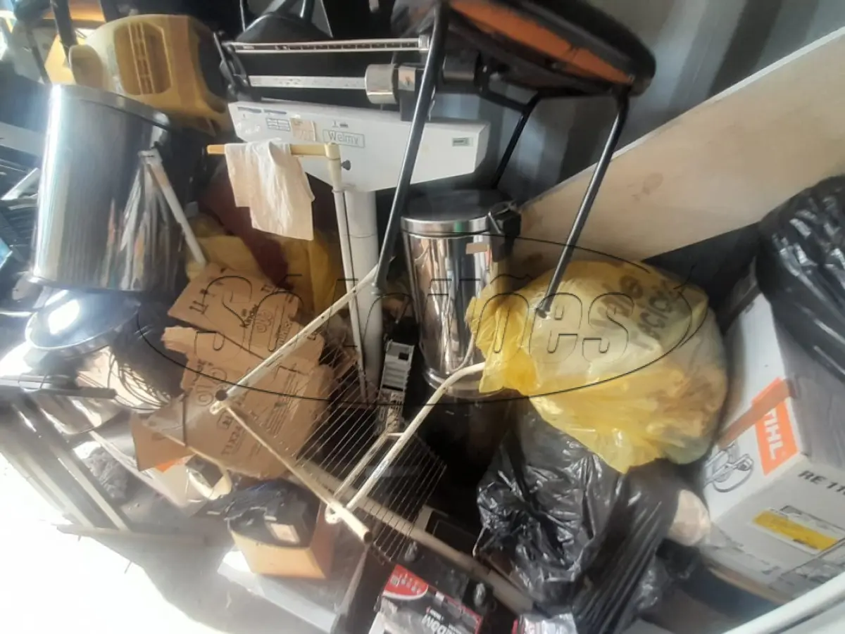 LOTE 010 - Materiais diversos