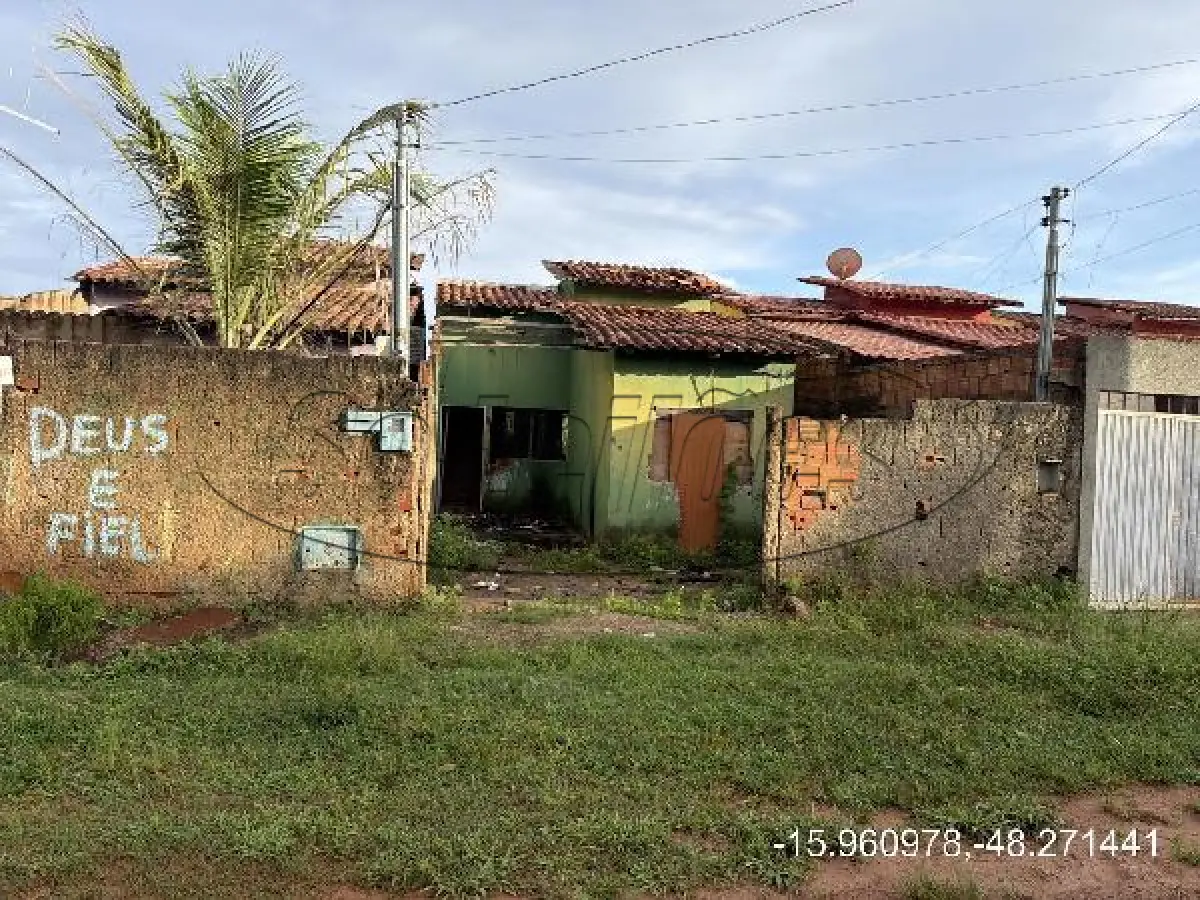 LOTE 077 - GO / SANTO ANTONIO DO DESCOBERTO / CASA
