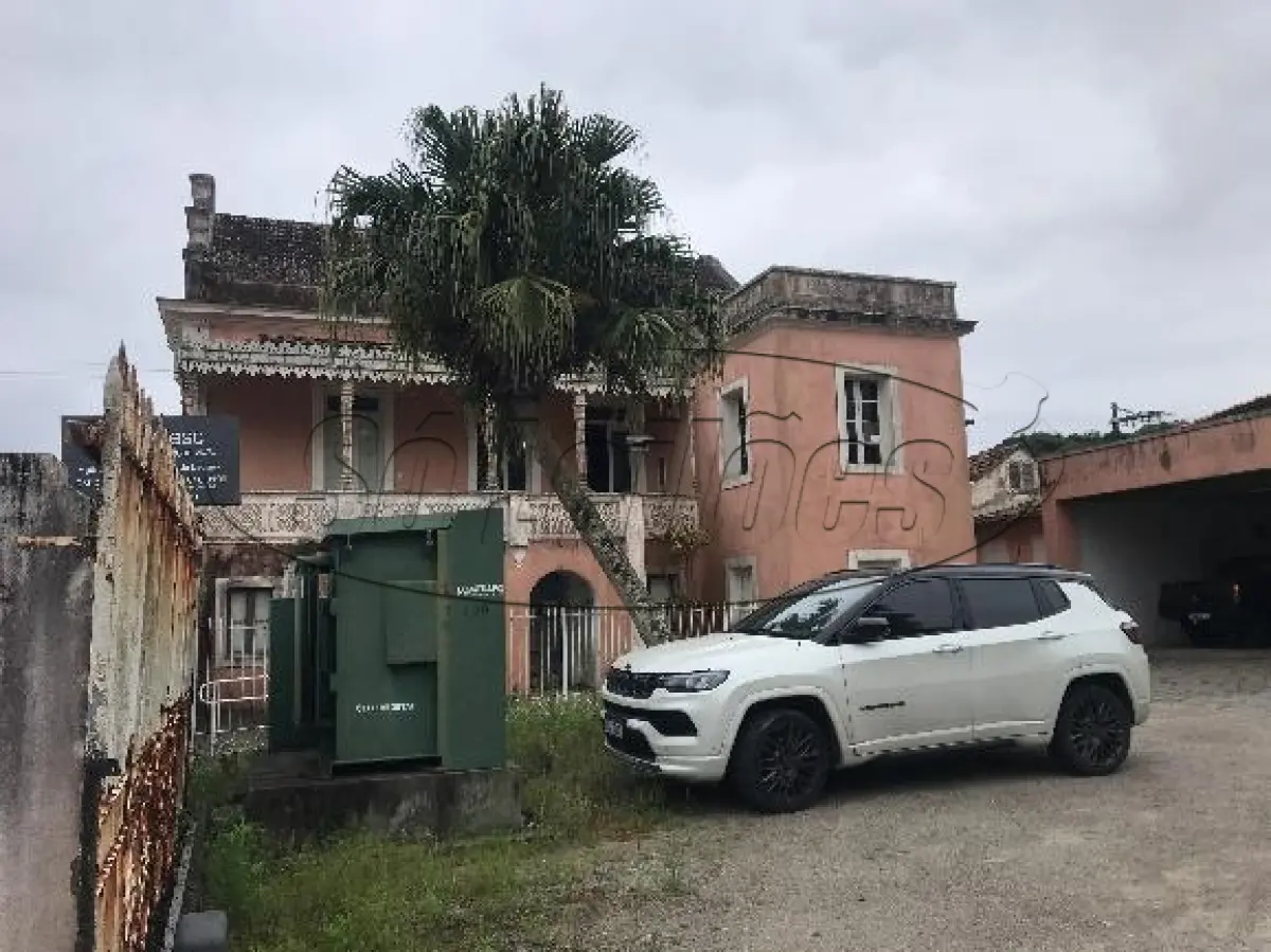 LOTE 003 - TERRENO EDIFICADO EM LAGUNA/SC (CASARÃO)