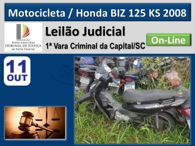 LOTE 001 - Motocicleta marca Honda / BIZ 125 KS, ano/modelo 2007/2008, placa MEF-9893, renavam 953875539, cor preta. Mecânica, elétrica, suspensão e demais itens sem testes e aquisição no estado de conservação que se encontra, podendo estar faltando peças, sem garantia de funcionamento. Avaliação: Avaliada por R$ 3.500,00. A retirada do veículo do pátio será por conta exclusiva do arrematante, com eventuais despesas, caso seu acesso esteja obstruído. Débitos do prontuário ficarão por conta do arrematante, caso não desvinculados no Detran/SC pelo Juízo, antes, ou depois do leilão. Não arrematado em primeiro leilão, o veículo será oferecido pelo preço de R$ 2.100,00, considerando 60% da avaliação. Local de custódia: Pátio da Central de Plantão Policial da Capital – CPP, Rua Lauro Linhares, 208, Trindade, Florianópolis/SC.