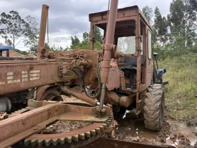 LOTE 016 - Patrola Motoniveladora