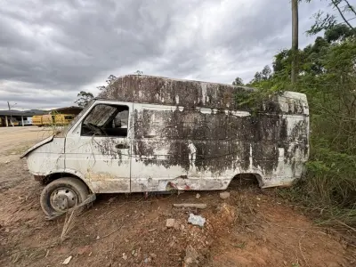 LOTE 014 - Ambulância