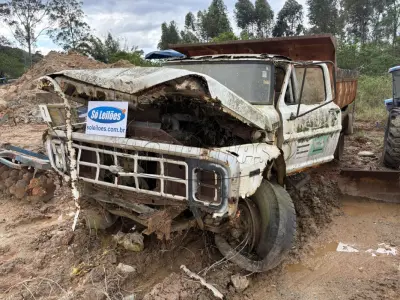 LOTE 007 - Caminhão