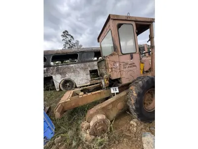 LOTE 016 - Patrola Motoniveladora