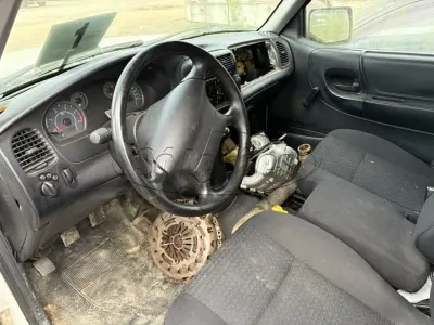 LOTE 001 - Caminhonete