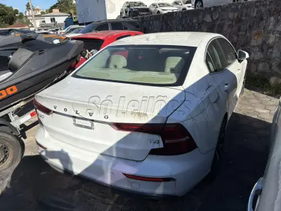 LOTE 001 - Automóvel