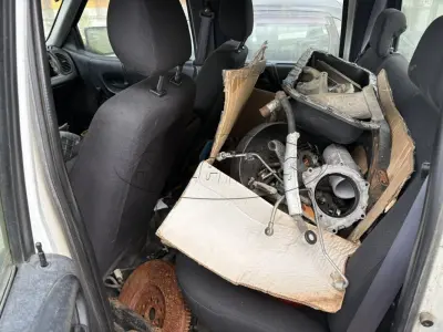 LOTE 001 - Caminhonete