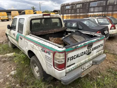 LOTE 001 - Caminhonete