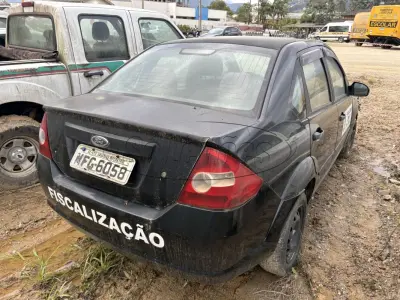 LOTE 004 - Automóvel