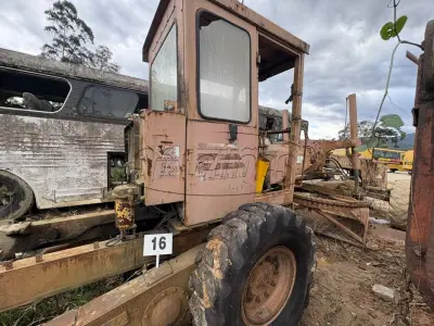LOTE 016 - Patrola Motoniveladora