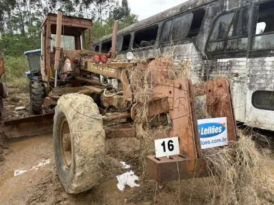LOTE 016 - Patrola Motoniveladora