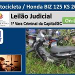 LOTE 001 - Motocicleta marca Honda / BIZ 125 KS, ano/modelo 2007/2008, placa MEF-9893, renavam 953875539, cor preta. Mecânica, elétrica, suspensão e demais itens sem testes e aquisição no estado de conservação que se encontra, podendo estar faltando peças, sem garantia de funcionamento. Avaliação: Avaliada por R$ 3.500,00. A retirada do veículo do pátio será por conta exclusiva do arrematante, com eventuais despesas, caso seu acesso esteja obstruído. Débitos do prontuário ficarão por conta do arrematante, caso não desvinculados no Detran/SC pelo Juízo, antes, ou depois do leilão. Não arrematado em primeiro leilão, o veículo será oferecido pelo preço de R$ 2.100,00, considerando 60% da avaliação. Local de custódia: Pátio da Central de Plantão Policial da Capital – CPP, Rua Lauro Linhares, 208, Trindade, Florianópolis/SC.