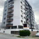 LOTE 001 - Apartamento e garagem
