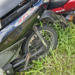 LOTE 001 - Motocicleta marca Honda / BIZ 125 KS, ano/modelo 2007/2008, placa MEF-9893, renavam 953875539, cor preta. Mecânica, elétrica, suspensão e demais itens sem testes e aquisição no estado de conservação que se encontra, podendo estar faltando peças, sem garantia de funcionamento. Avaliação: Avaliada por R$ 3.500,00. A retirada do veículo do pátio será por conta exclusiva do arrematante, com eventuais despesas, caso seu acesso esteja obstruído. Débitos do prontuário ficarão por conta do arrematante, caso não desvinculados no Detran/SC pelo Juízo, antes, ou depois do leilão. Não arrematado em primeiro leilão, o veículo será oferecido pelo preço de R$ 2.100,00, considerando 60% da avaliação. Local de custódia: Pátio da Central de Plantão Policial da Capital – CPP, Rua Lauro Linhares, 208, Trindade, Florianópolis/SC.