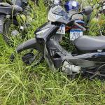 LOTE 001 - Motocicleta marca Honda / BIZ 125 KS, ano/modelo 2007/2008, placa MEF-9893, renavam 953875539, cor preta. Mecânica, elétrica, suspensão e demais itens sem testes e aquisição no estado de conservação que se encontra, podendo estar faltando peças, sem garantia de funcionamento. Avaliação: Avaliada por R$ 3.500,00. A retirada do veículo do pátio será por conta exclusiva do arrematante, com eventuais despesas, caso seu acesso esteja obstruído. Débitos do prontuário ficarão por conta do arrematante, caso não desvinculados no Detran/SC pelo Juízo, antes, ou depois do leilão. Não arrematado em primeiro leilão, o veículo será oferecido pelo preço de R$ 2.100,00, considerando 60% da avaliação. Local de custódia: Pátio da Central de Plantão Policial da Capital – CPP, Rua Lauro Linhares, 208, Trindade, Florianópolis/SC.