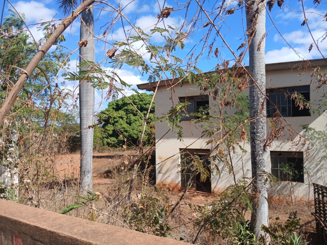 Terreno Rural Edificado, localizado em Montes Claros - MG