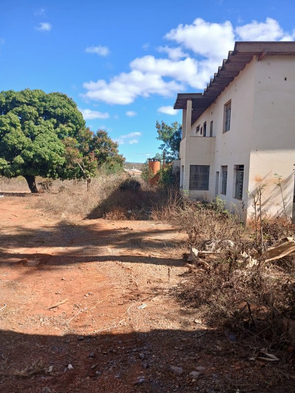 Terreno Rural Edificado, localizado em Montes Claros - MG