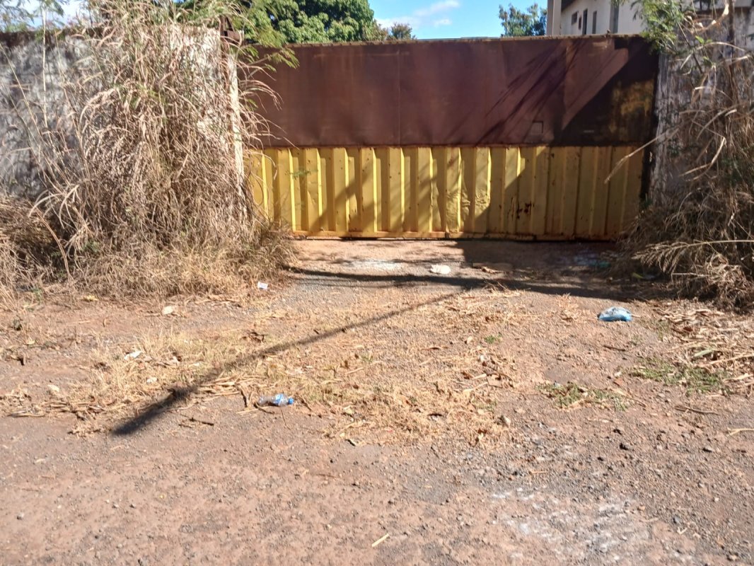 Terreno Rural Edificado, localizado em Montes Claros - MG