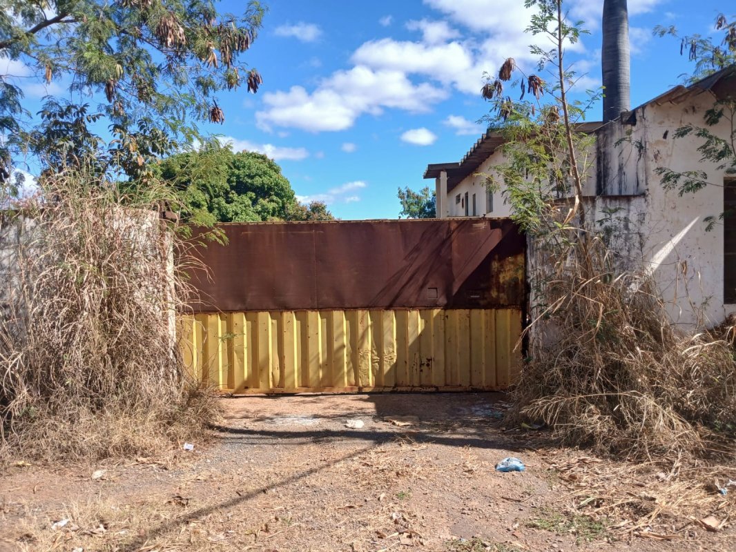 Terreno Rural Edificado, localizado em Montes Claros - MG
