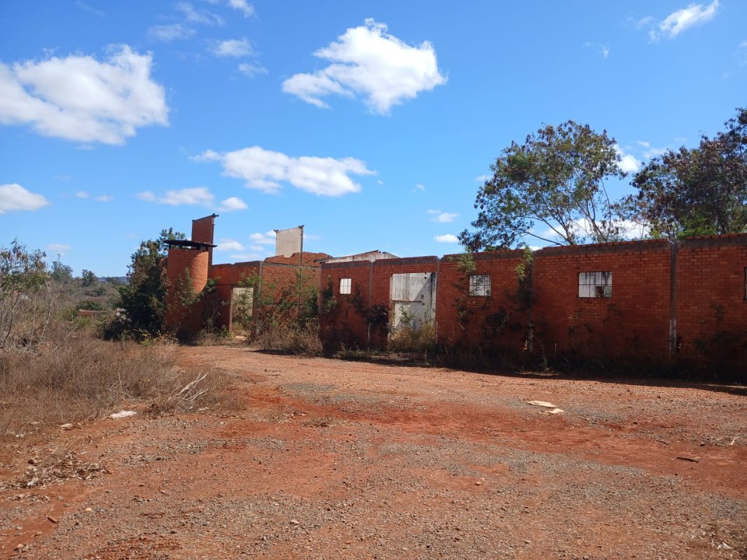 Terreno Rural Edificado, localizado em Montes Claros - MG