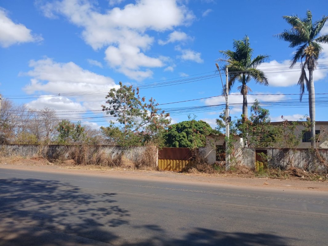 Terreno Rural Edificado, localizado em Montes Claros - MG