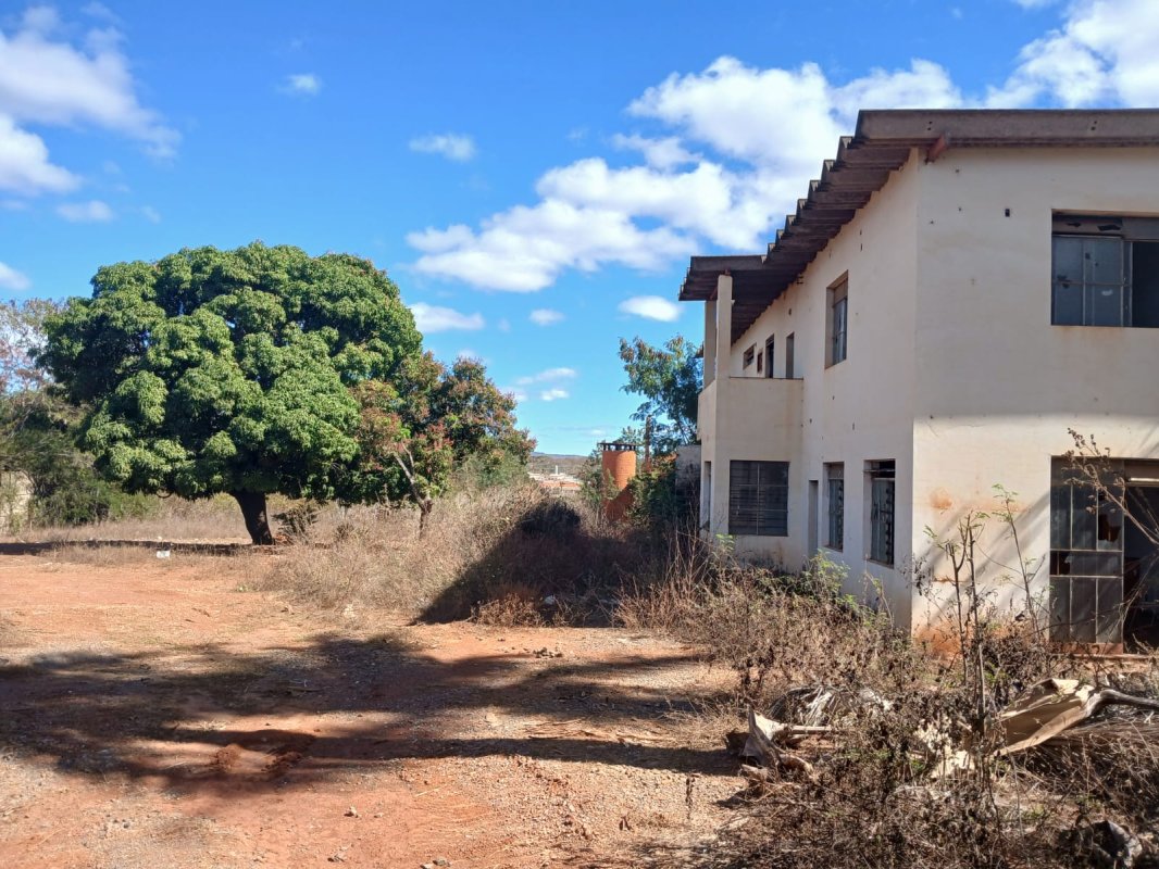 Terreno Rural Edificado, localizado em Montes Claros - MG